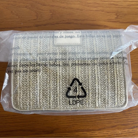 Lilly Pulitzer Dobson Crossbody - Picture 3 of 16